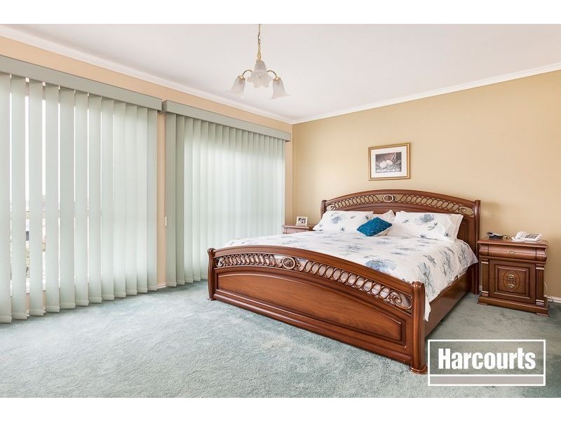 44 Edward Freeth Drive, Endeavour Hills VIC 3802