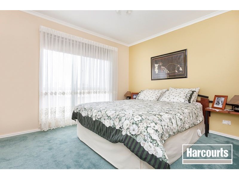 44 Edward Freeth Drive, Endeavour Hills VIC 3802