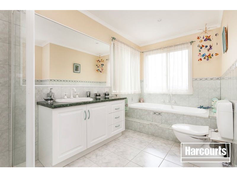 44 Edward Freeth Drive, Endeavour Hills VIC 3802