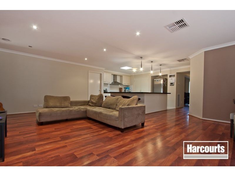 156 Paterson Drive, Lynbrook VIC 3975