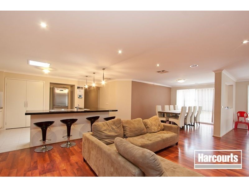 156 Paterson Drive, Lynbrook VIC 3975