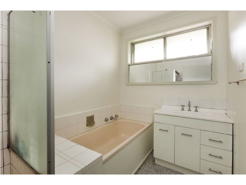 1/60 King George Parade, Dandenong VIC 3175