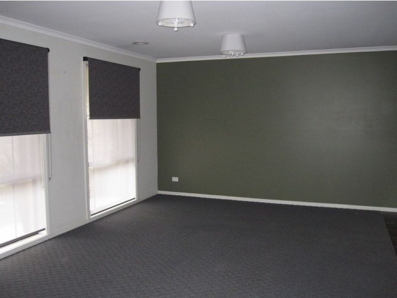 1 Sacha Drive, Pakenham VIC 3810