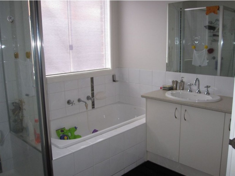 49 Calais Circuit, Cranbourne West VIC 3977