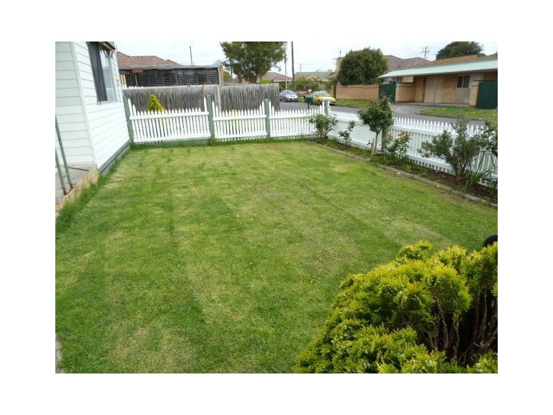 1/2 Bedwell Avenue, Dandenong VIC 3175