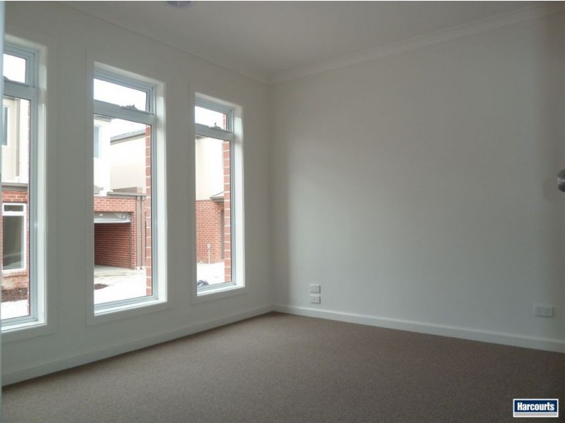 13/4 Young Road, Hallam VIC 3803