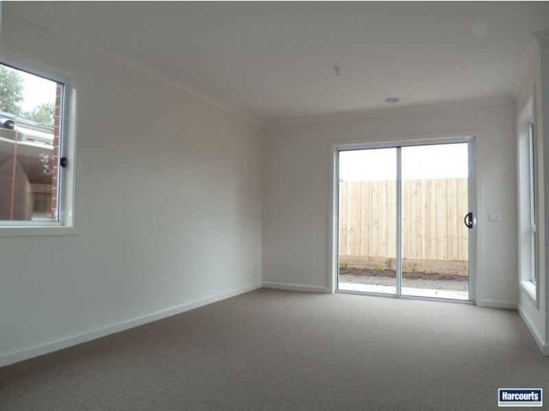 13/4 Young Road, Hallam VIC 3803