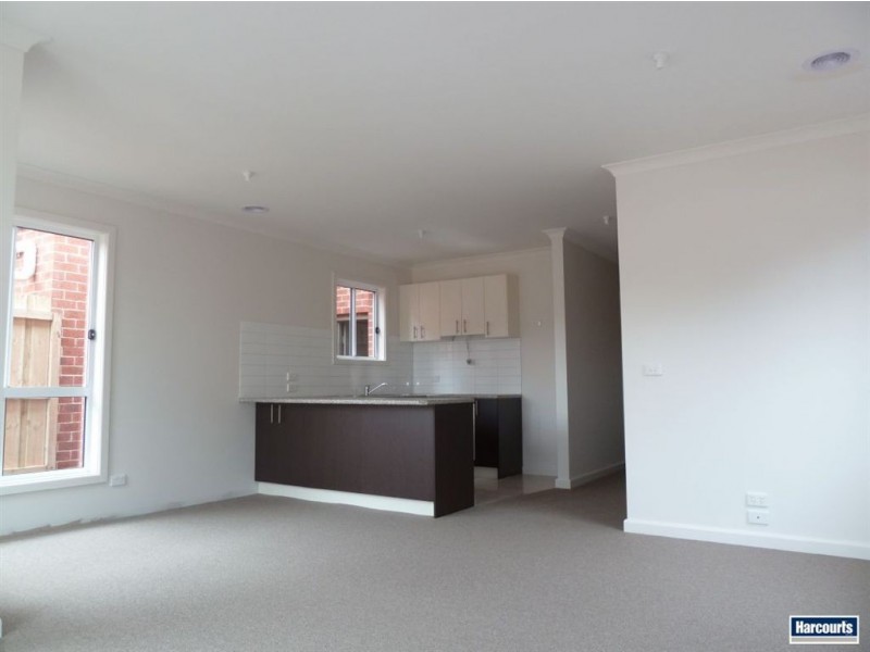 13/4 Young Road, Hallam VIC 3803