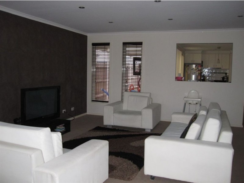 49 Calais Circuit, Cranbourne VIC 3977