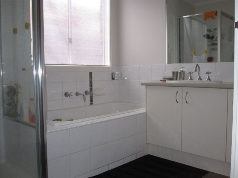 49 Calais Circuit, Cranbourne VIC 3977