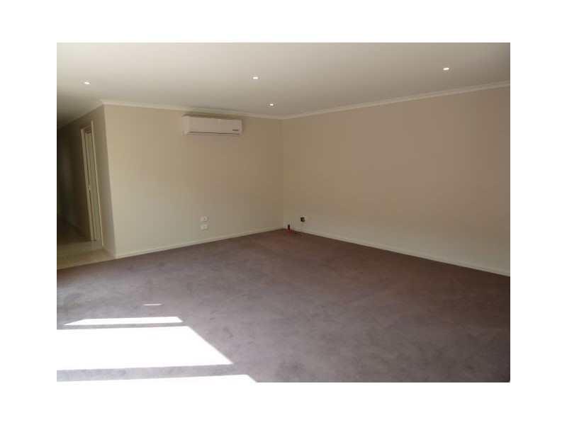 32 Steven Street, Dandenong VIC 3175