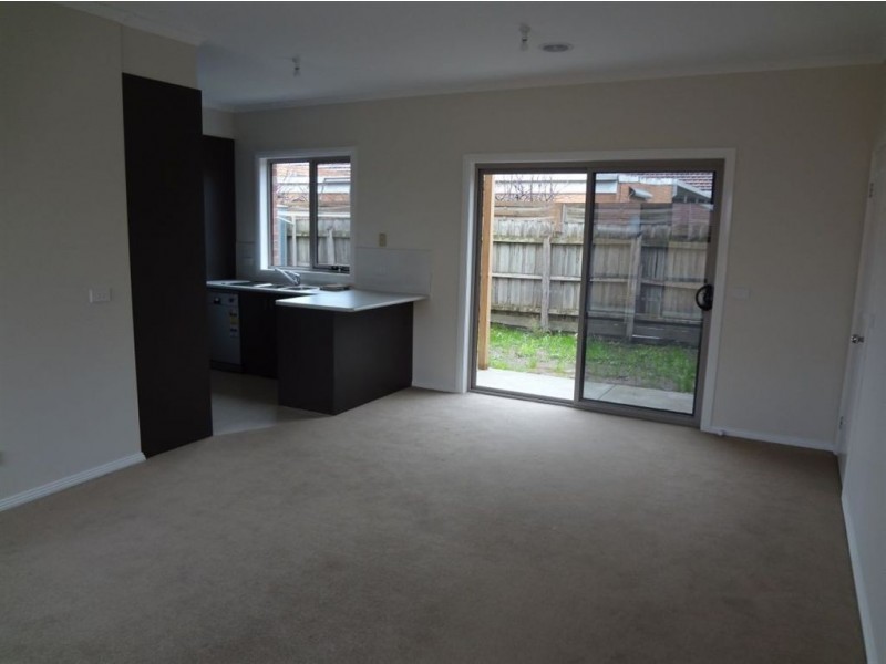 2/5 Holmes Street, Dandenong VIC 3175