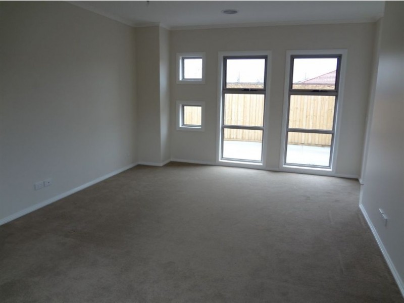 2/5 Holmes Street, Dandenong VIC 3175