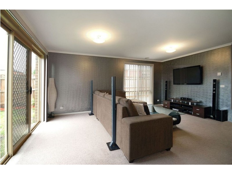 27 Ebony Street, Cranbourne VIC 3977