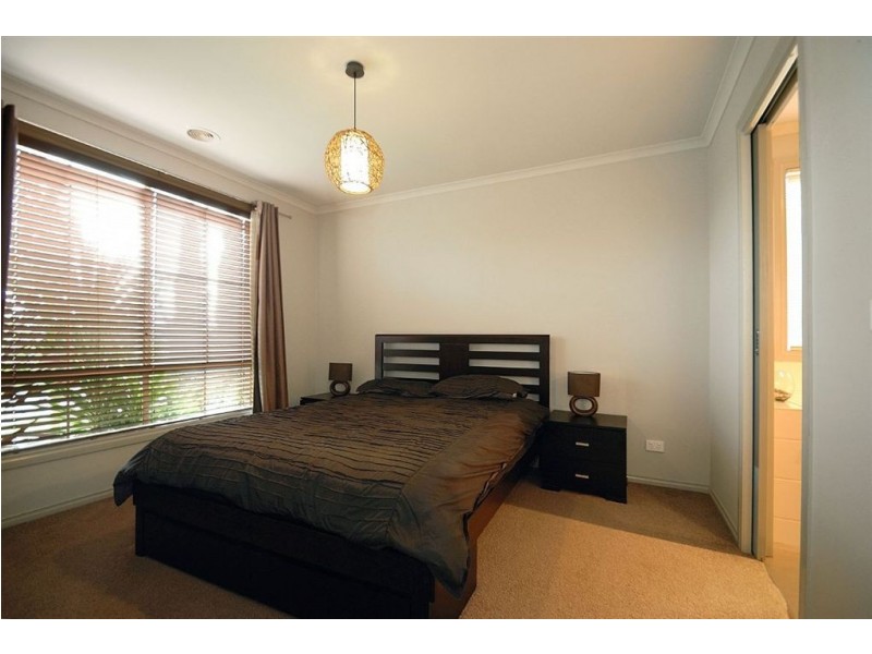 27 Ebony Street, Cranbourne VIC 3977