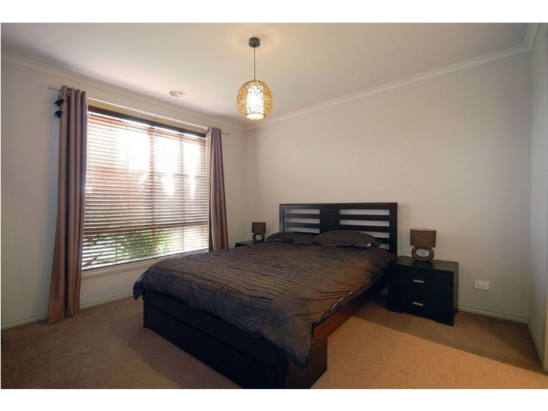 27 Ebony Street, Cranbourne VIC 3977