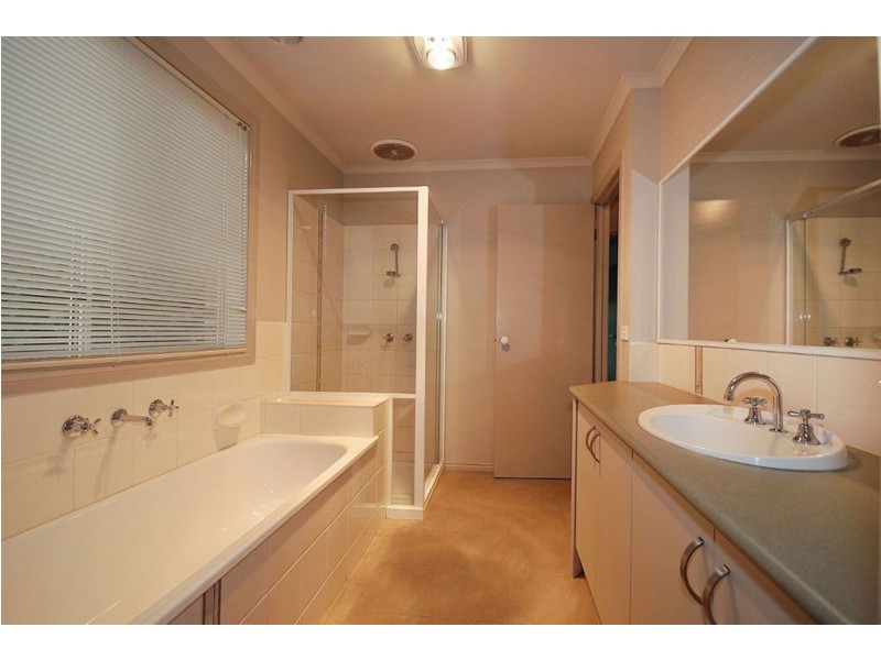 27 Ebony Street, Cranbourne VIC 3977