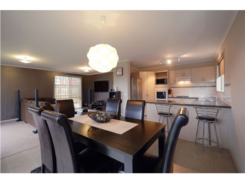 27 Ebony Street, Cranbourne VIC 3977