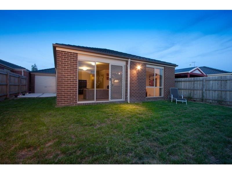 27 Ebony Street, Cranbourne VIC 3977
