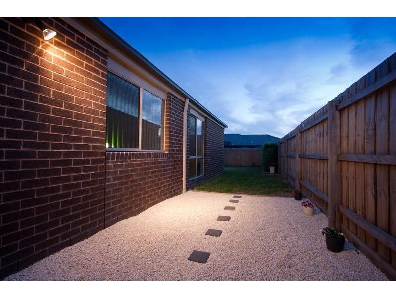 27 Ebony Street, Cranbourne VIC 3977