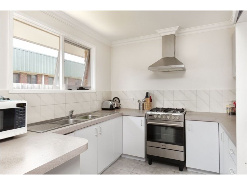 2/31 Canbera Avenue, Dandenong VIC 3175