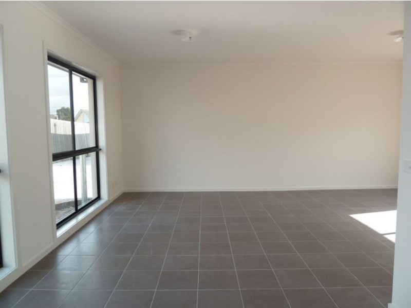 2/40 Liquidamber, Doveton VIC 3177