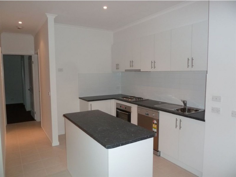 10/19 Close Avenue, Dandenong VIC 3175