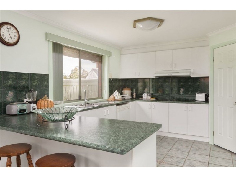 6 Lyall Court, Dandenong North VIC 3175
