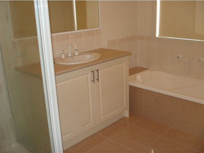 44 Golden Grove, Narre Warren VIC 3805