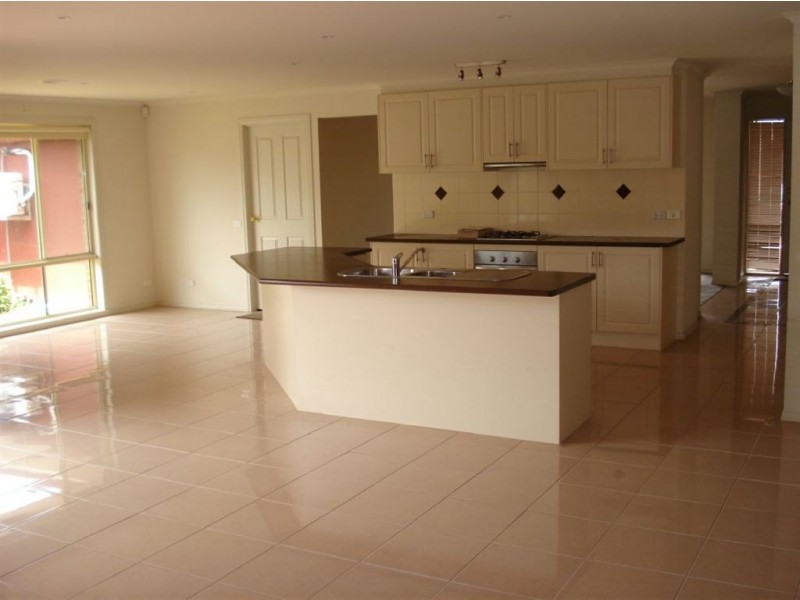 44 Golden Grove, Narre Warren South VIC 3805