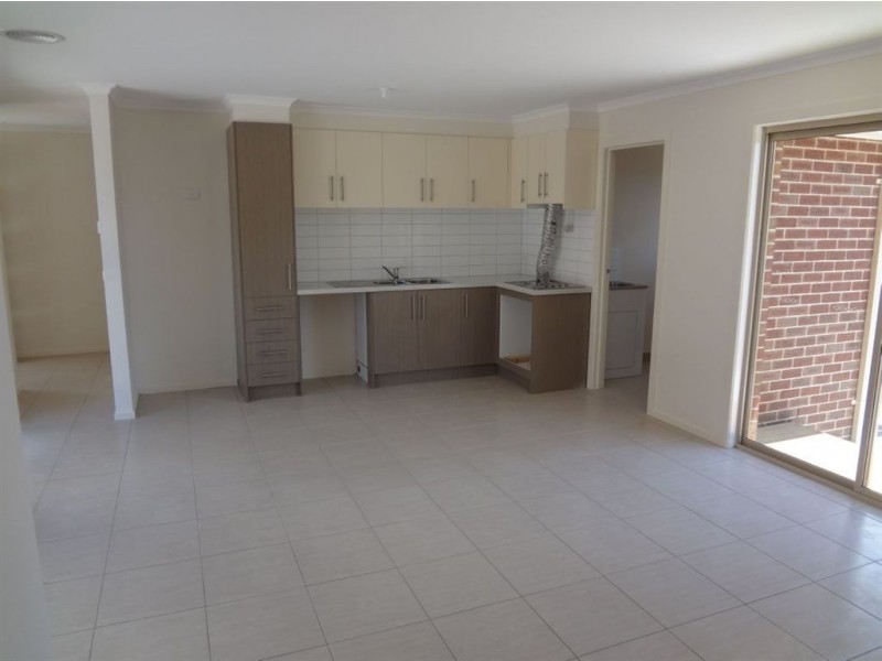 2/24 Anthony Street, Dandenong North VIC 3175