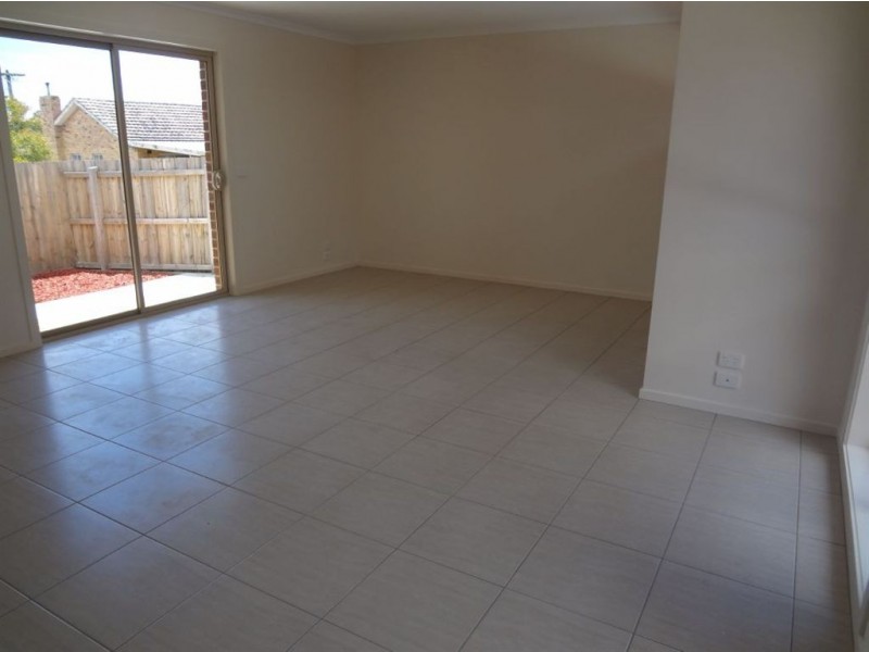 2/24 Anthony Street, Dandenong North VIC 3175