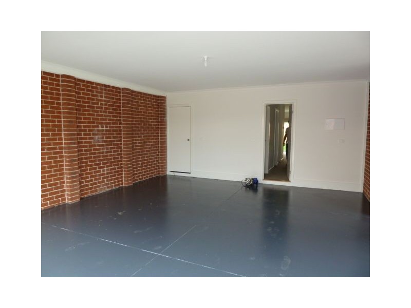 1/4 Young Road, Hallam VIC 3803