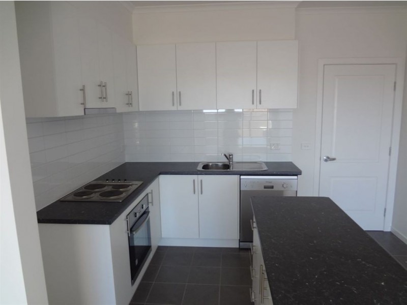 11/19 Close Avenue, Dandenong VIC 3175