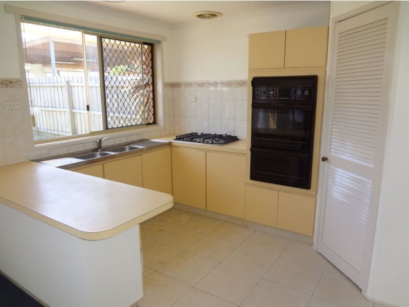 4 Briarhurst Avenue, Dandenong North VIC 3175