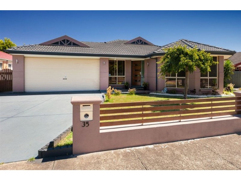 35 Sandalwood Drive, Narre Warren VIC 3805