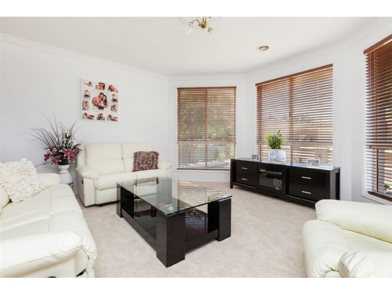 35 Sandalwood Drive, Narre Warren VIC 3805