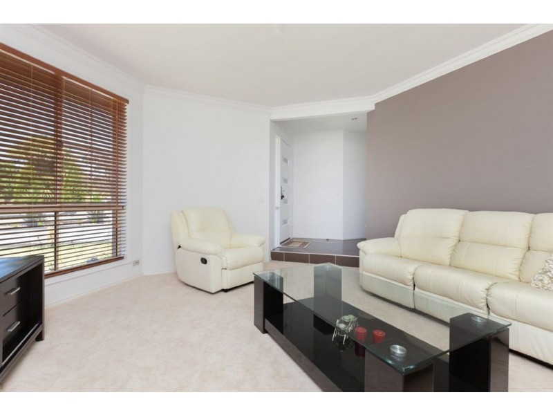 35 Sandalwood Drive, Narre Warren VIC 3805