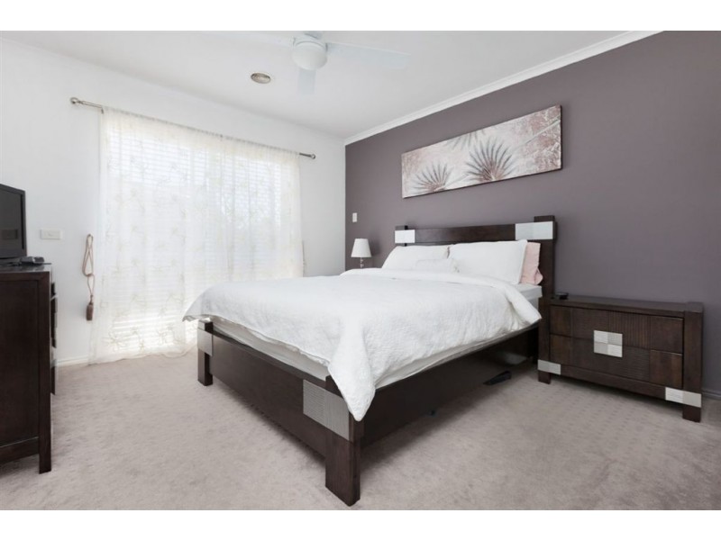 35 Sandalwood Drive, Narre Warren VIC 3805