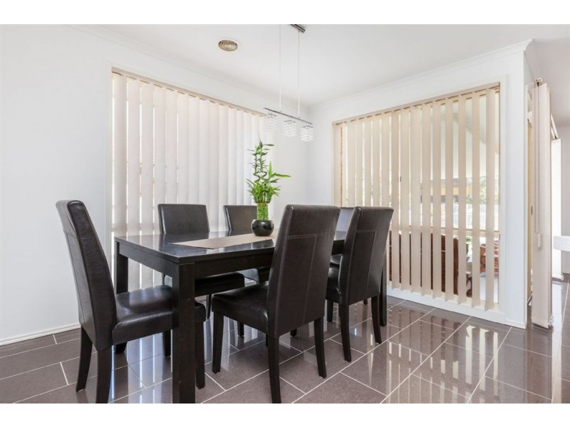 35 Sandalwood Drive, Narre Warren VIC 3805