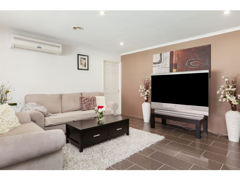 35 Sandalwood Drive, Narre Warren VIC 3805