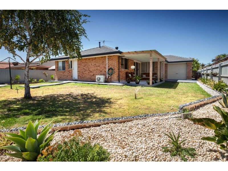 35 Sandalwood Drive, Narre Warren VIC 3805