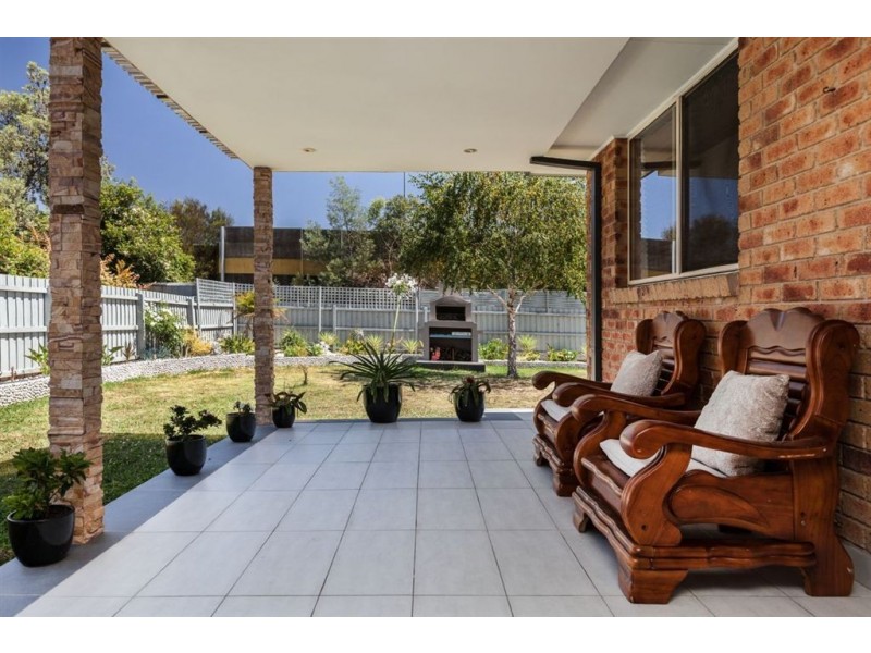 35 Sandalwood Drive, Narre Warren VIC 3805