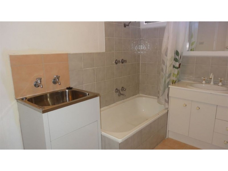 4/33 Gladstone Road, Dandenong North VIC 3175