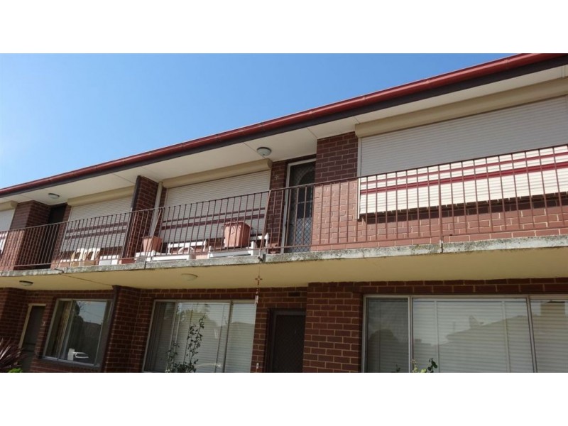 4/33 Gladstone Road, Dandenong North VIC 3175