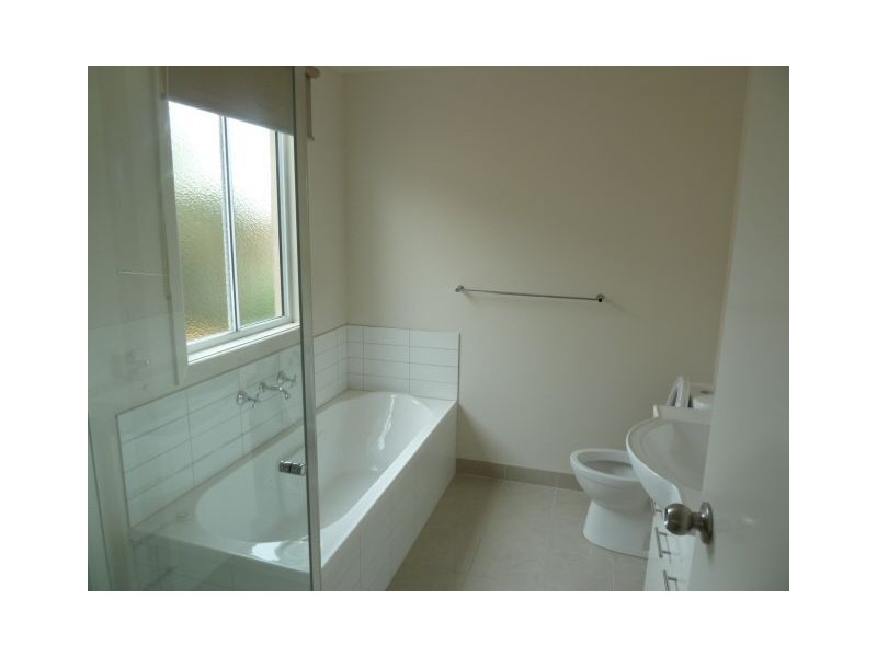 1/4 Young Road, Hallam VIC 3803