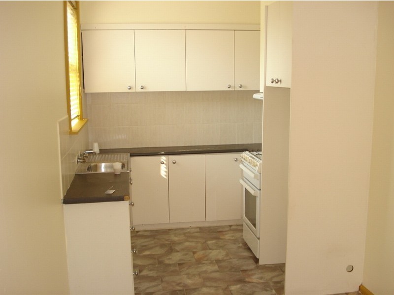 8/3-5 Edward Avenue, Dandenong VIC 3175