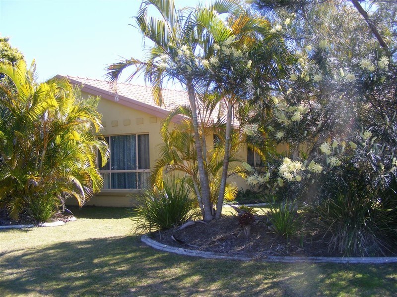 1/2 Paula Court, Pottsville NSW 2489