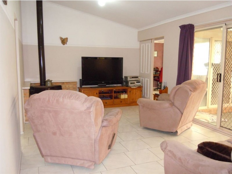 11 Riverside Esp, Basin View NSW 2540