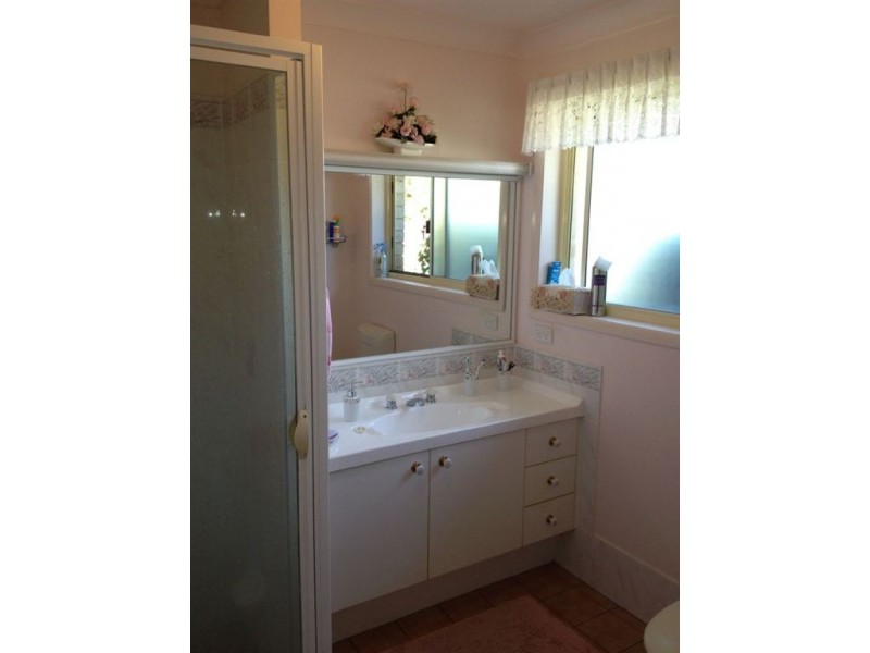 4 Claylands Drive, St Georges Basin NSW 2540